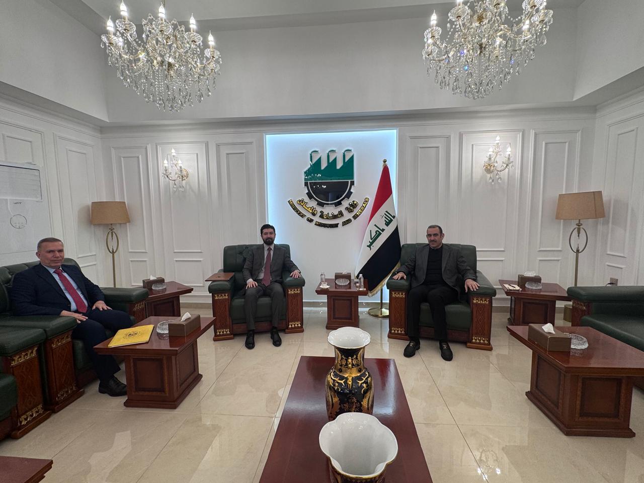 د. بڕیار ڕەشید و وەزیری پیشەسازی عێراق، تاوتوێی کێشەکانی خاوەن کارگەکان دەکەن.